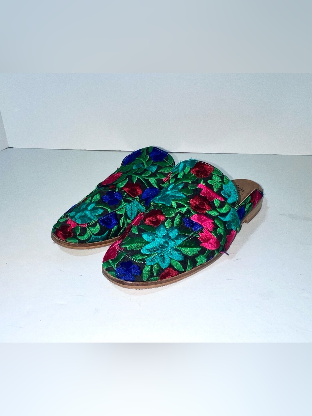 Free People Floral Embroidered Mules Slip On Loafers Made in Spain Size 37/7
